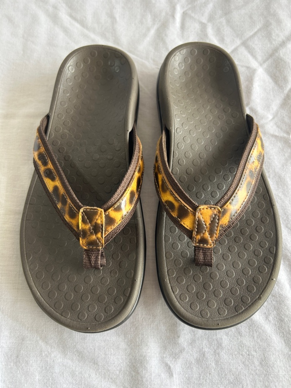 Women’s Vionic 9Orthaheel TideII Black and Leopard Flip Flop Thong Sandal sz6